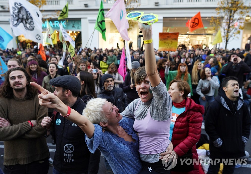 CLIMATE-CHANGE/ACCORD-PROTEST