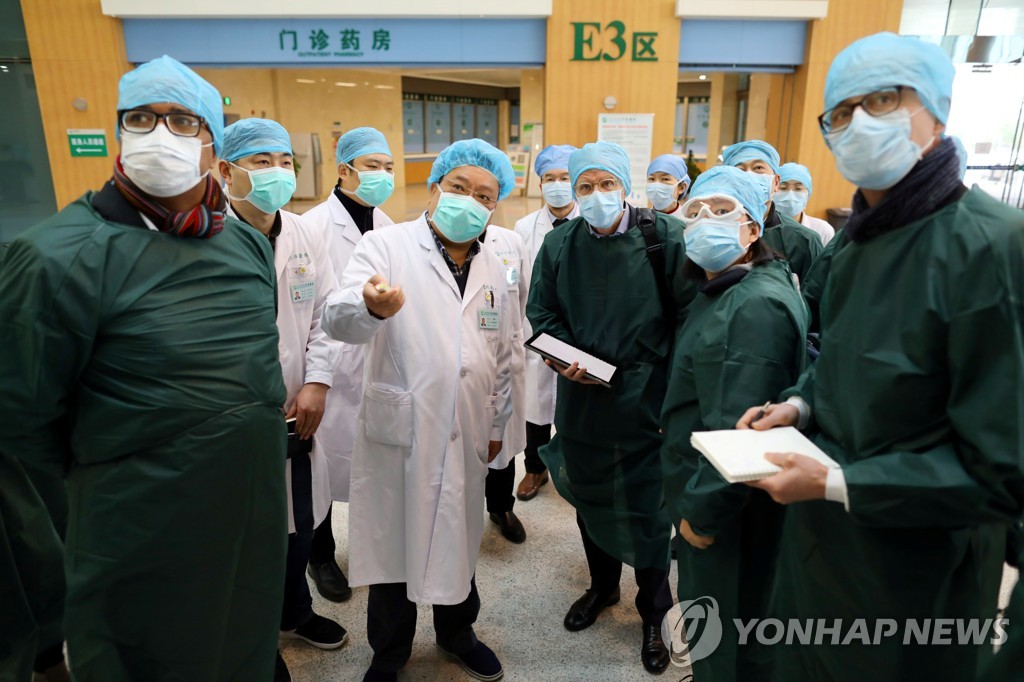 중국 후베이성 우한의 병원을 방문한 세계보건기구(WHO) 파견팀