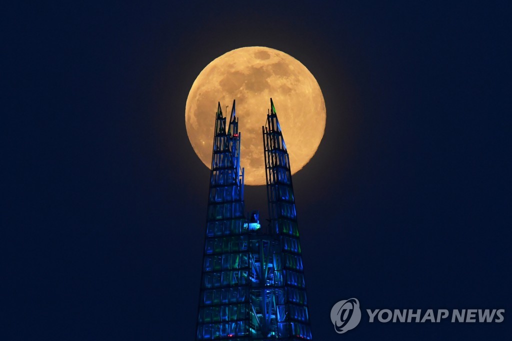 SUPERMOON-SIGHTING/BRITAIN
