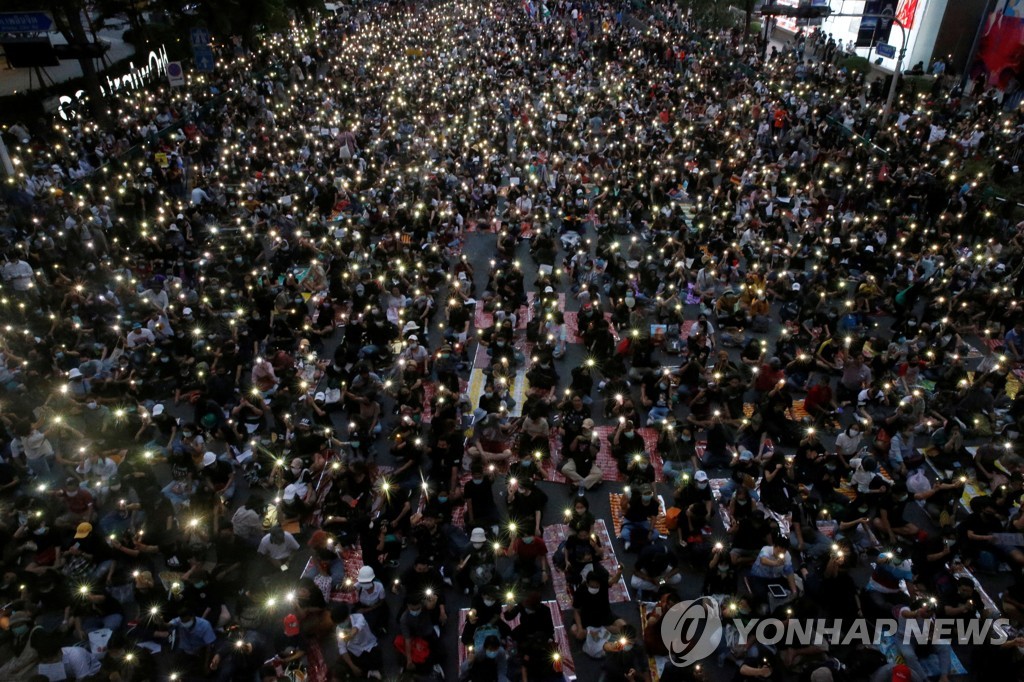 태국서 대규모 반정부 집회 지속