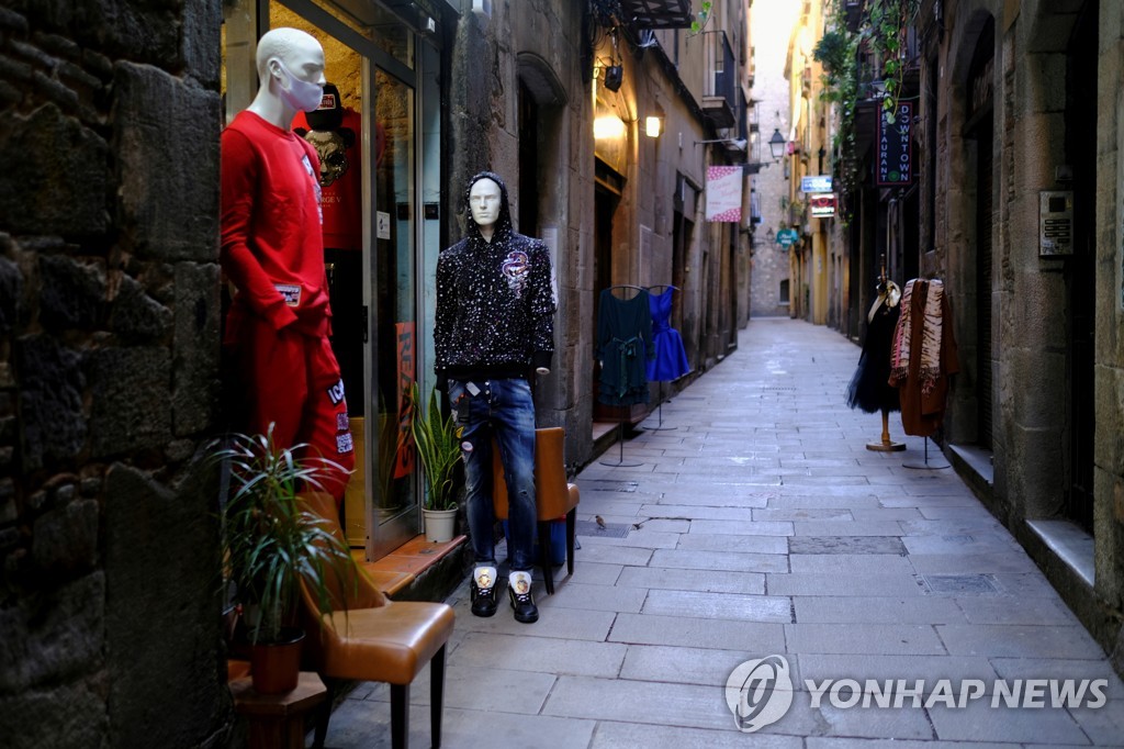 텅 비어있는 스페인 바르셀로나의 거리