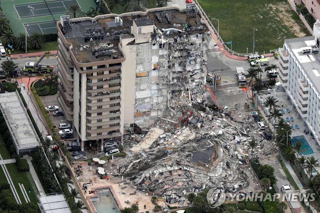 미 플로리다 12층 아파트 한밤중 붕괴…"99명 행방불명" 