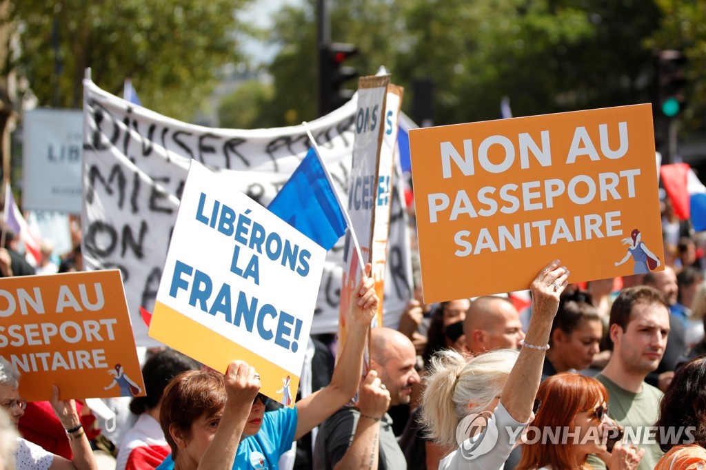 HEALTH-CORONAVIRUS/FRANCE-PROTEST