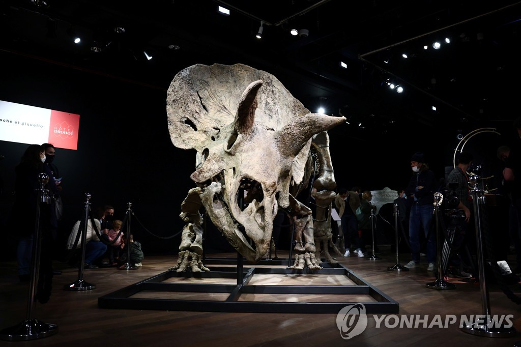 ART-AUCTION/DINOSAUR