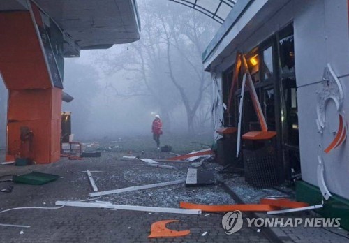 러시아 공습으로 파괴된 드니프로 지역 주유소