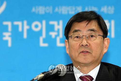 안경환 전 국가인권위원회 위원장(자료사진)