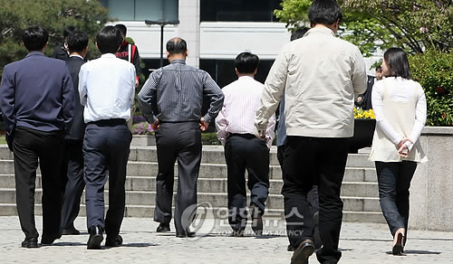 직장인들, 임금 통한 소득 양극화 갈수록 심화 - 1