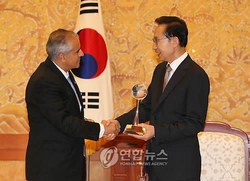 이 대통령, `생물다양성협약 공로상' 수상