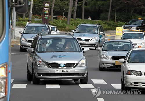전기차 번호판 부착 <<연합뉴스DB>>