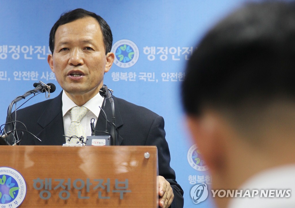 외교부 채용 허점 투성이