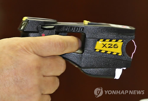테이저건 <<연합뉴스 자료사진>>