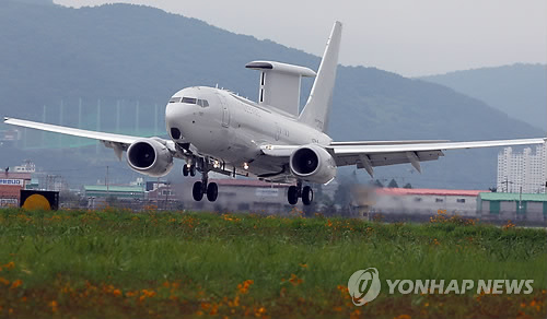 공중조기경보기 1호기 김해기지 도착