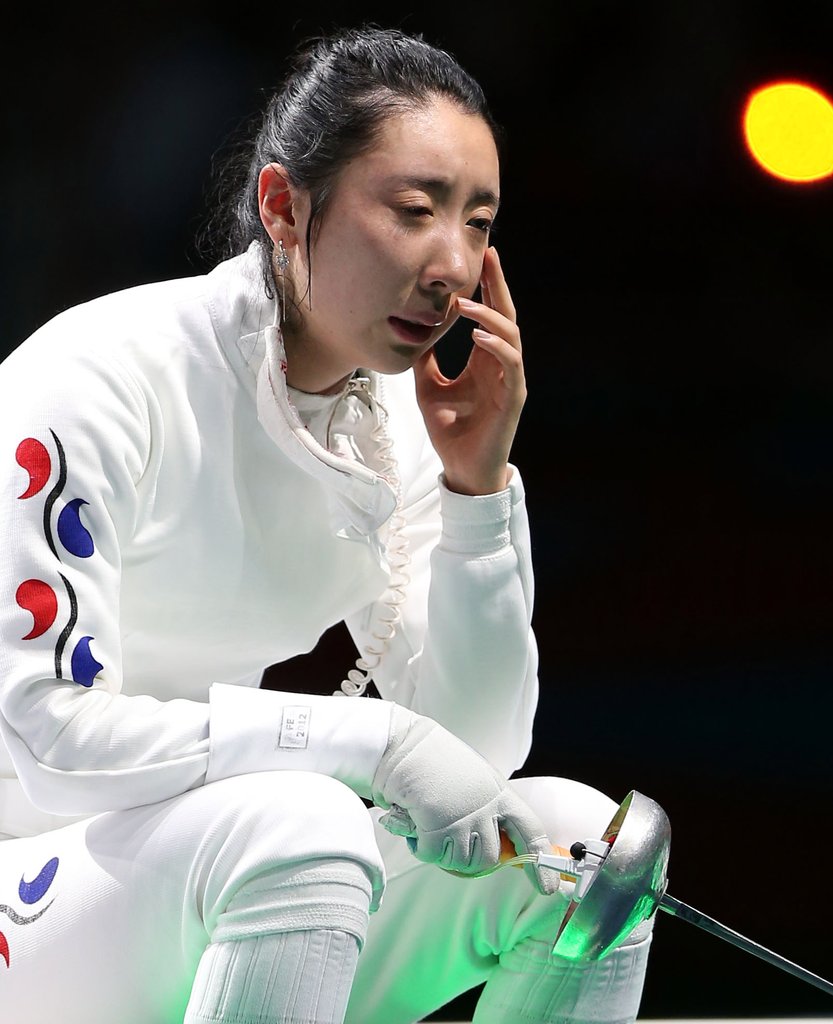 <올림픽> 신아람, 피스트에서 항의