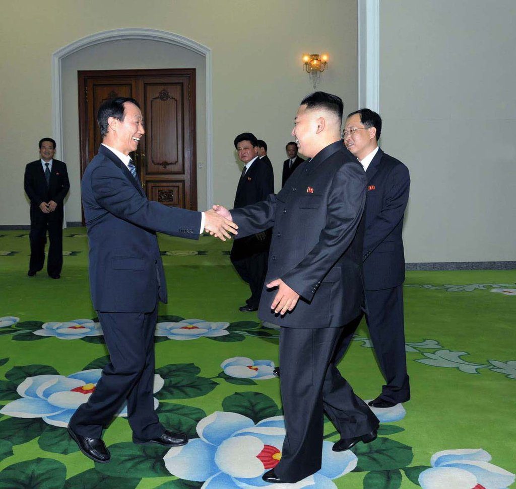 2012년 방북한 당시 왕자루이(王家瑞) 중국 공산당 대외연락부장을 김정은 위원장이 만나는 모습