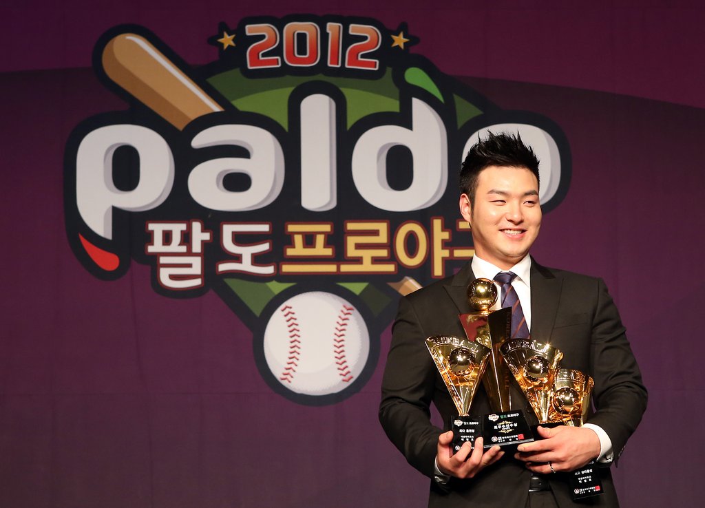 지난 5일 열린 2012 팔도 프로야구 패넌트레이스 시상식에서 최우수선수(MVP)로 선정된 넥센 박병호(자료사진)