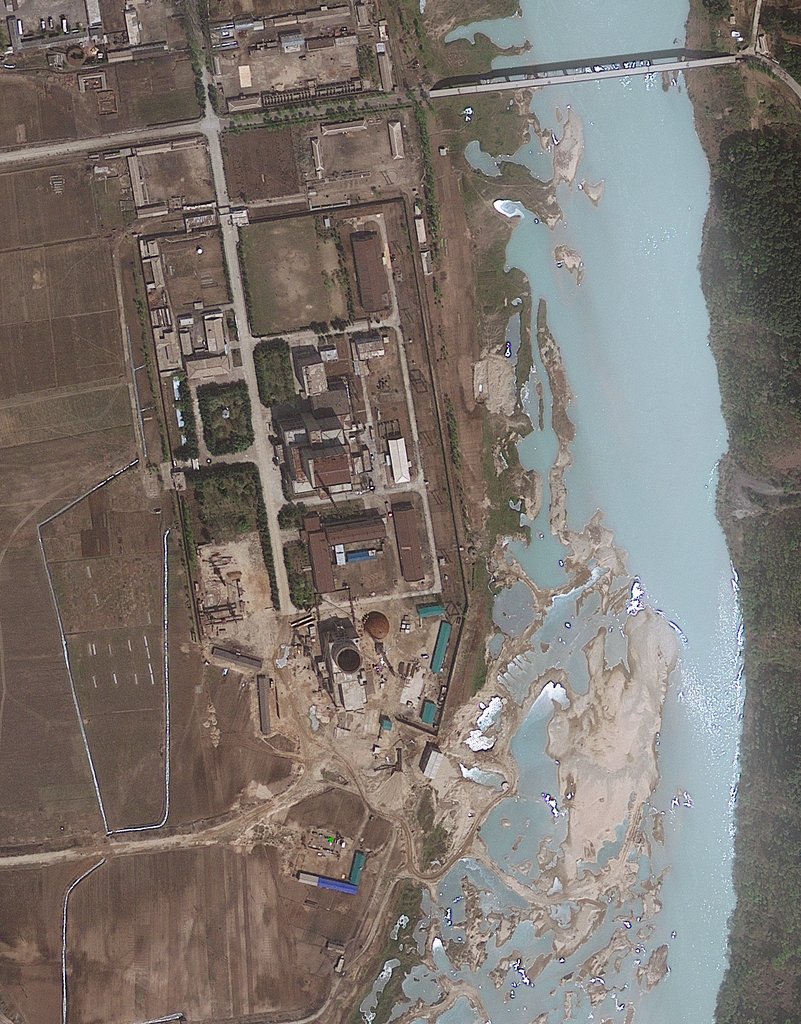 북한 영변 핵시설 주위 위성사진으로 지난 2012년 4월의 모습. (AP/GeoEye=연합뉴스 DB)