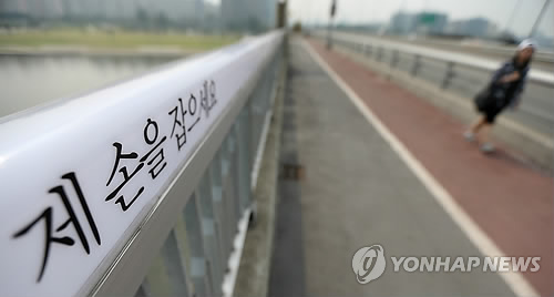 제 손을 잡으세요'