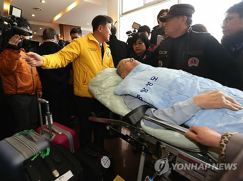 이산가족 상봉을 하루 앞둔 지난 19일 오후 강원도 속초 한화콘도에서 1차 상봉 대상자인 김섬경(91)할아버지가 도착하였다