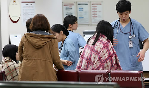 <여객선침몰> 고대안산병원 도착한 구조 학생