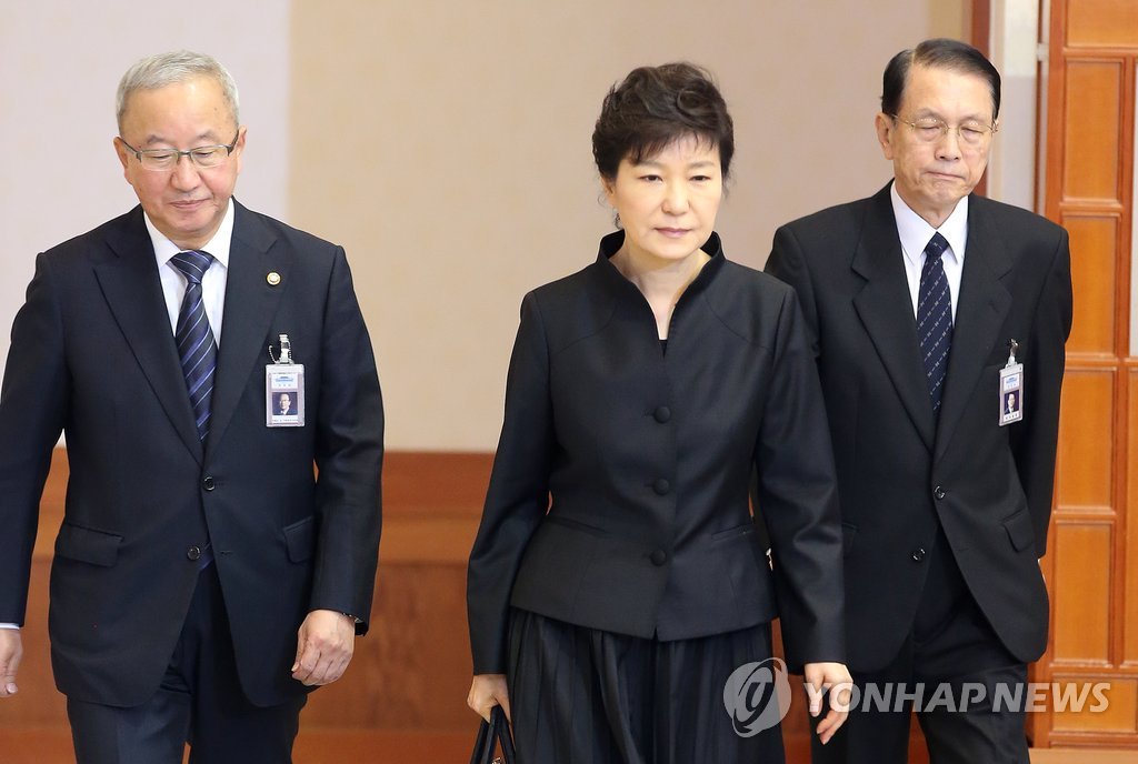 박근혜 대통령과 현오석 경제부총리(왼쪽), 김기춘 대통령 비서실장