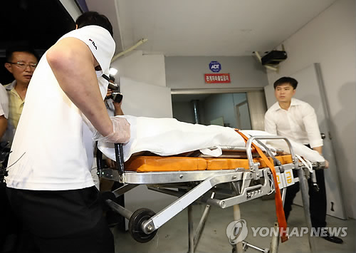 옮겨지는 유병언 변사체