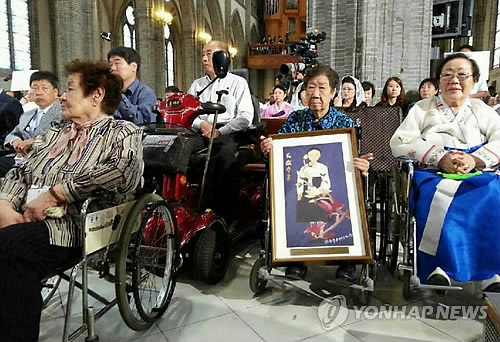 미사 참석한 위안부 할머니들