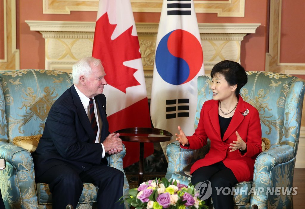 캐나다 총독과 환담하는 박 대통령