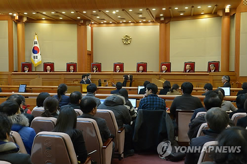 헌법재판관들의 의견 설명하는 박한철 헌재소장