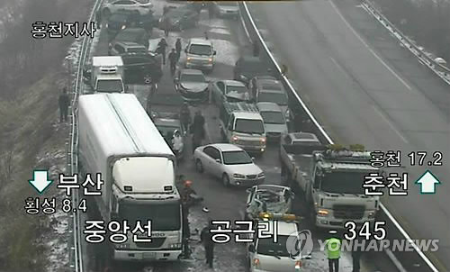 횡성 중앙고속도로서 30중 추돌사고