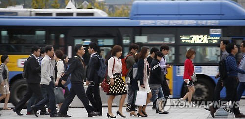 韓 근로시간 OECD 2위…독일보다 연간 4개월 더 일한다(종합) - 1