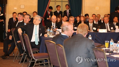 박 대통령 연설 듣는 한미 재계인사