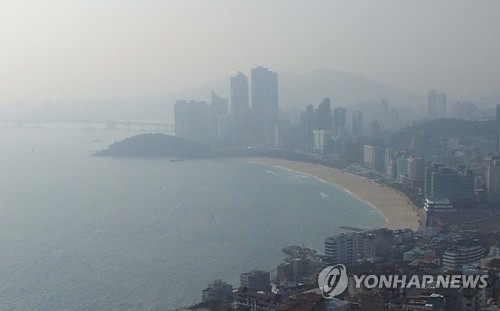 초미세먼지 덮친 해운대<연합뉴스 자료사진>