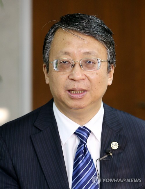 인터뷰하는 선춘야오 중국 공산당 우호대표단장
