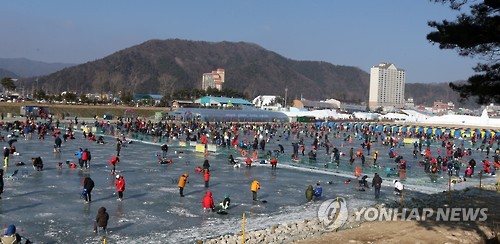 평창송어축제장 찾은 인파(연합뉴스 자료사진)