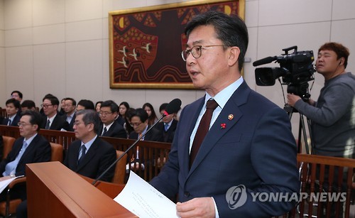현안보고하는 홍용표 통일부 장관
