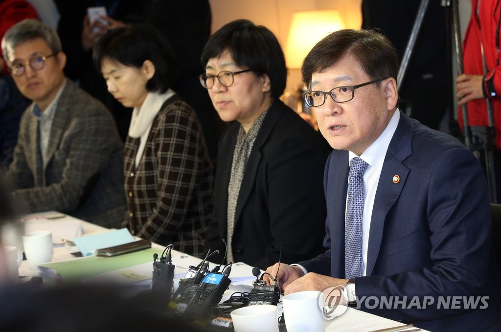 지카바이러스 대책회의 주재하는 정진엽 보건복지부 장관