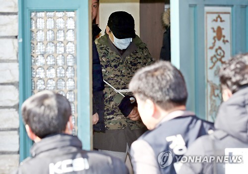 여중생 딸 시신 11개월 방치 목사 아버지 현장검증