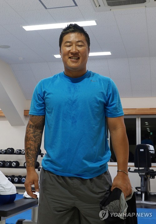 인터뷰하는 최형우