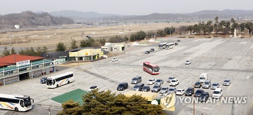 임진각 식당과 주차장