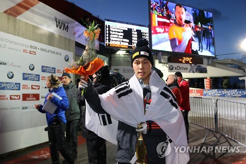 윤성빈, 세계선수권 은메달…아시아 스켈레톤 역대 최고 성적