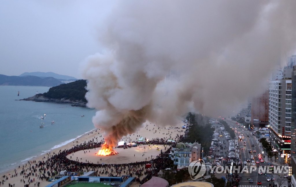 해운대 달집태우기와 오륙귀범