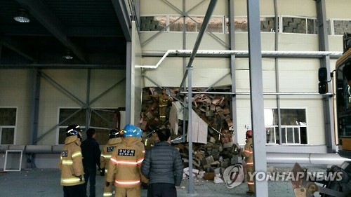 김해 산단 공사 축대 붕괴 현장