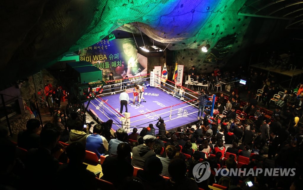 세계 최초로 열린 동굴 권투 경기