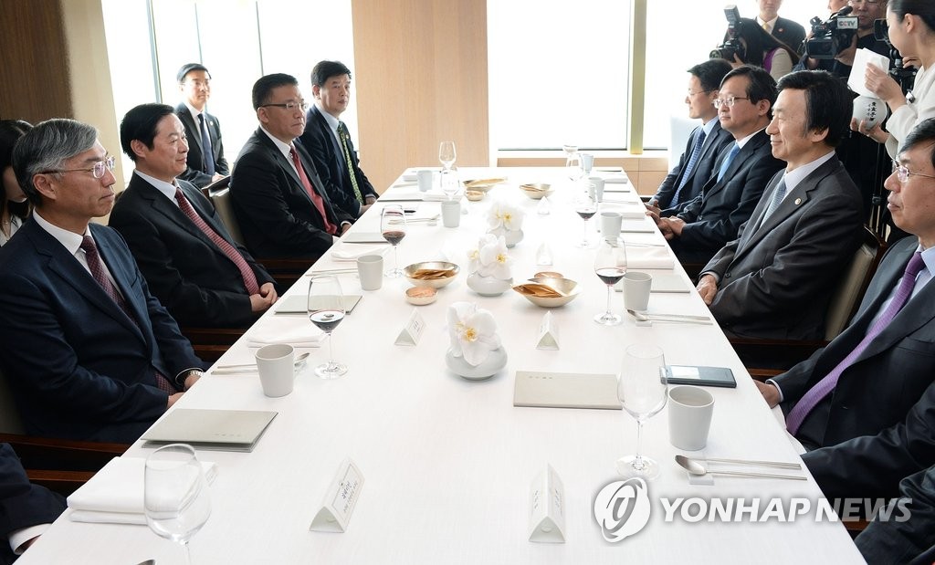 윤병세, 류치바오 中 중앙선전부장과 간담회