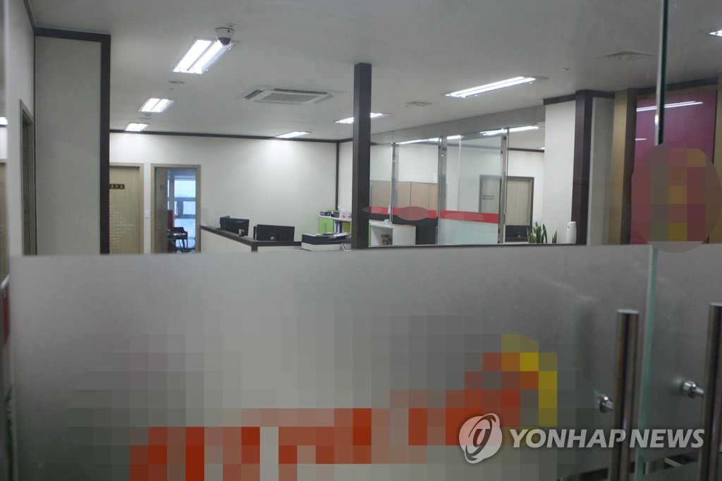 압수수색 당한 홍만표 변호사 부동산 사무실