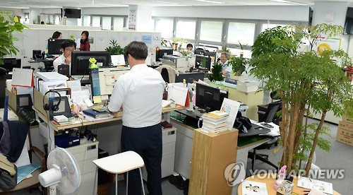 "사무실 칸막이를 없애라"