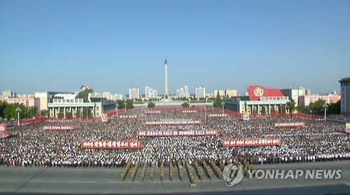 北, '200일 전투' 평양시 군중대회 개최
(서울=연합뉴스) 북한이 올해 두 번째 속도전 사업인 '200일 전투'를 위한 평양시 군중대회를 1일 김일성광장에서 열었다고 조선중앙TV가 보도했다. 2016.6.1 << 국내에서만 사용가능. 재배포 금지. For Use Only in the Republic of Korea. No Redistribution >>
nkphoto@yna.co.kr