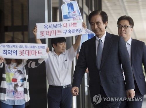 노병용 롯데마트 前대표 검찰 출석…"가습기 유가족께 죄송"(종합) - 1