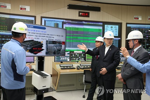 "대기배출 오염물질 줄여야 될 텐데"