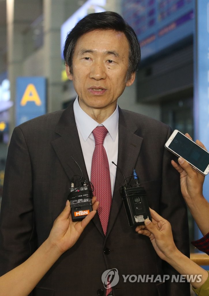 쿠바 방문 성과 설명하는 윤병세 외교장관